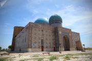 Turkiestan to miejsce, w którym żyje wiara.Podróżując do Turkiestanu przez święte miejsca, towarzysze podróży