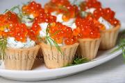 Tartaletas con caviar y aceitunas
